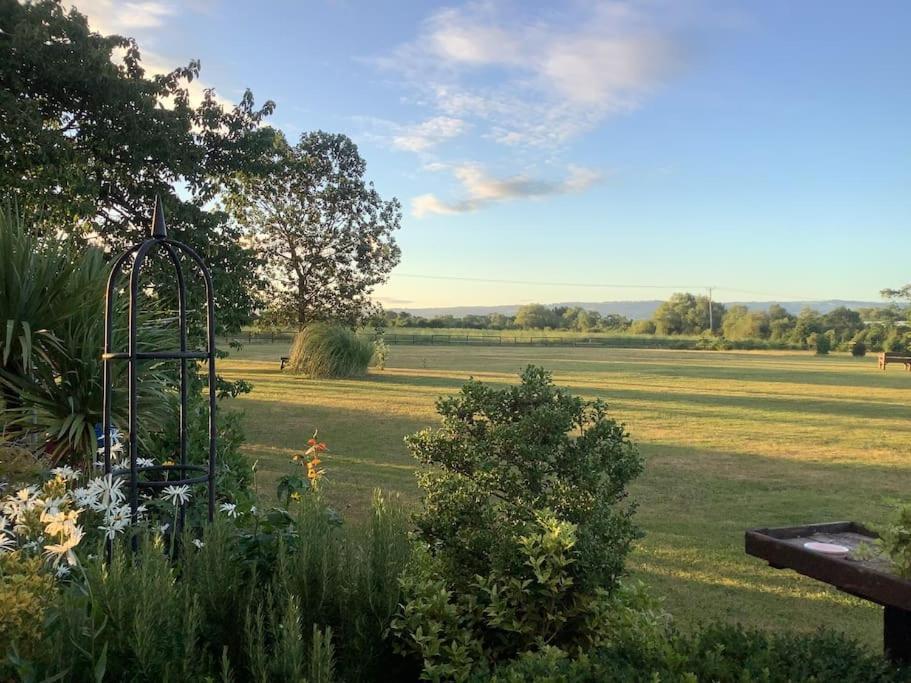 Cotswold Edge Guest Suite With Broadway Hill View Badsey Exterior photo
